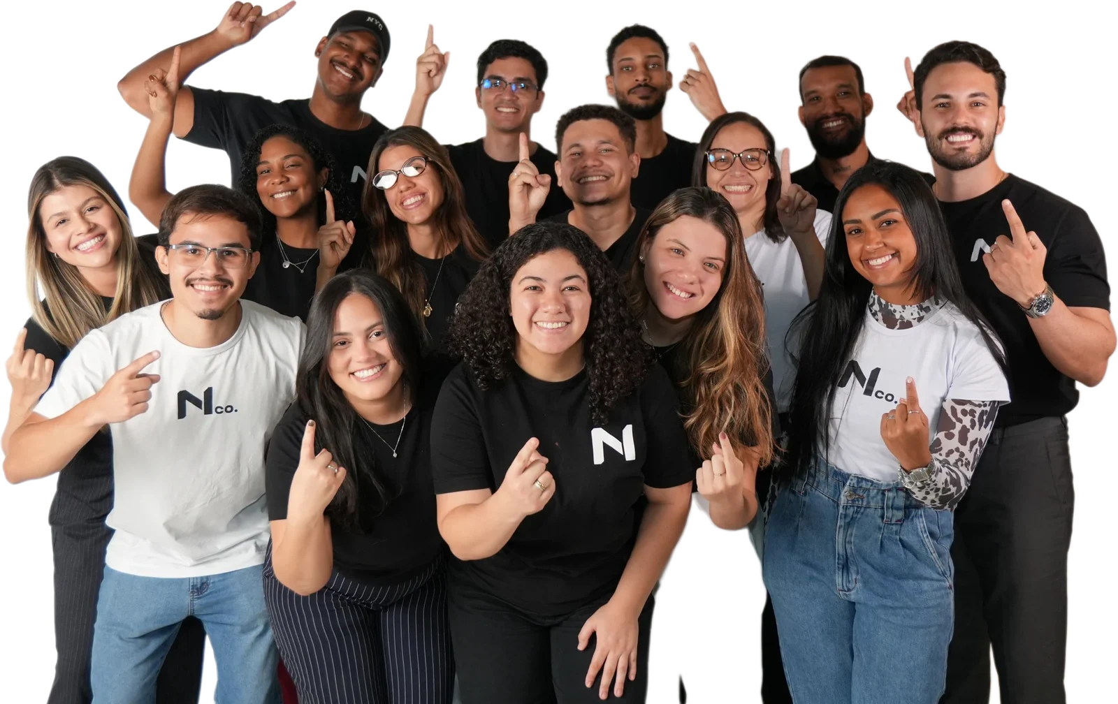 Time completo da N1 Company fazendo o sinal de número 1